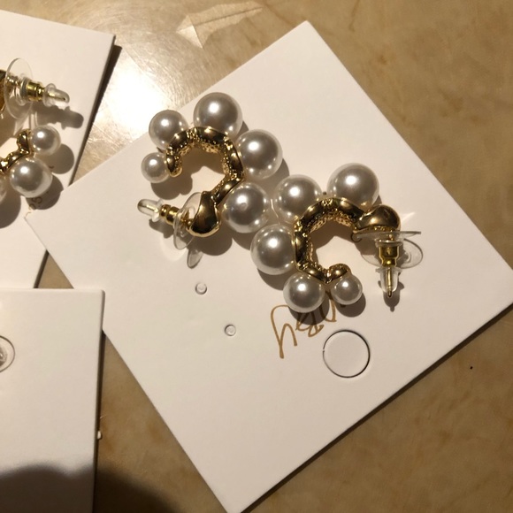 Faux Bold Hoop Pearl Earrings - Picture 6 of 11